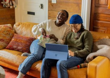 Score Major Discounts on Last-Minute Gifts at Microsoft Store’s Countdown Sale: Save on Surface Copilot+ PCs, Xbox and PC Games, and More!